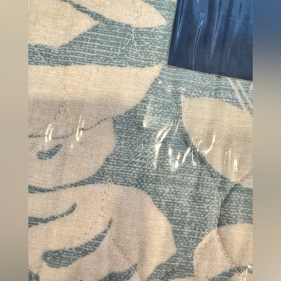 Tommy Bahama Laguna Beach Twin Quilt Set in Blue and White - NWT - Picture 4 of 11